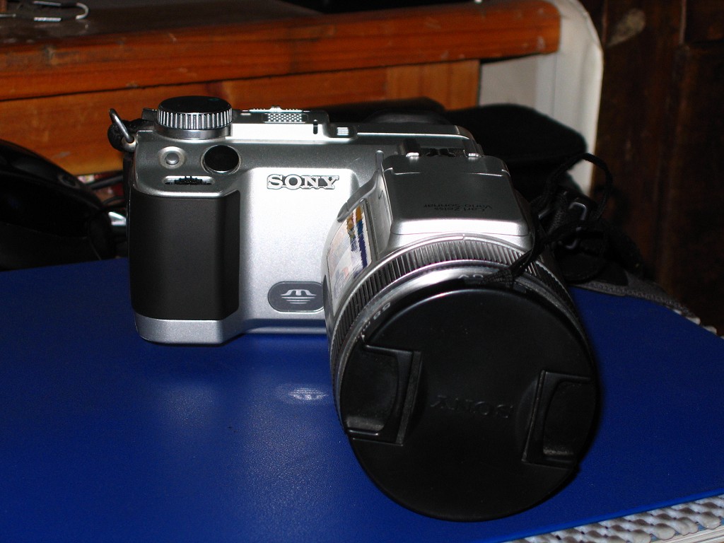 F717 ￥1800 80新 索尼 数码相机\/摄像机 广西
